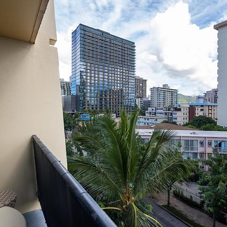 Gorgeous One Bedroom Bamboo Blocks From The Beach Honolulu Zewnętrze zdjęcie