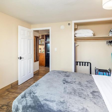 Gorgeous One Bedroom Bamboo Blocks From The Beach Honolulu Zewnętrze zdjęcie