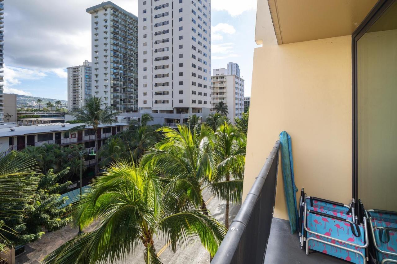 Gorgeous One Bedroom Bamboo Blocks From The Beach Honolulu Zewnętrze zdjęcie