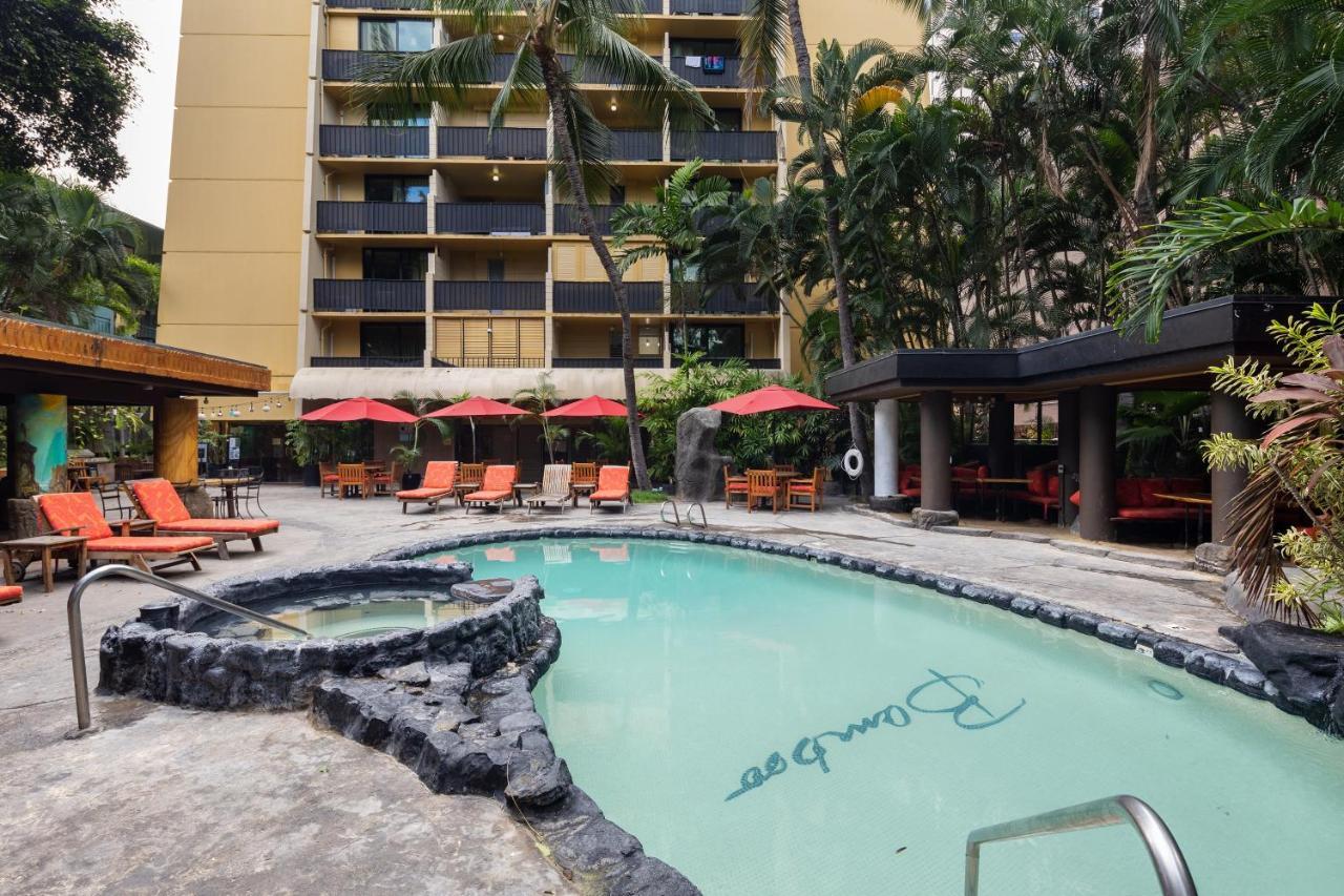 Gorgeous One Bedroom Bamboo Blocks From The Beach Honolulu Zewnętrze zdjęcie